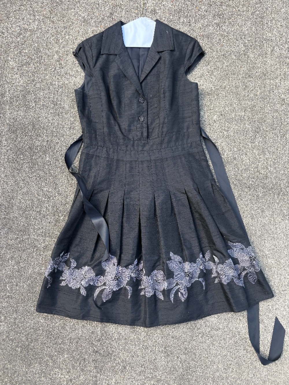 Adrianna Pappell Dress Women's 14P Petite Black Floral Embroidered Pleated Tie
